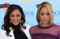 Tamera Mowry and Tia Mowry attend the Teen Choice Awards 2013