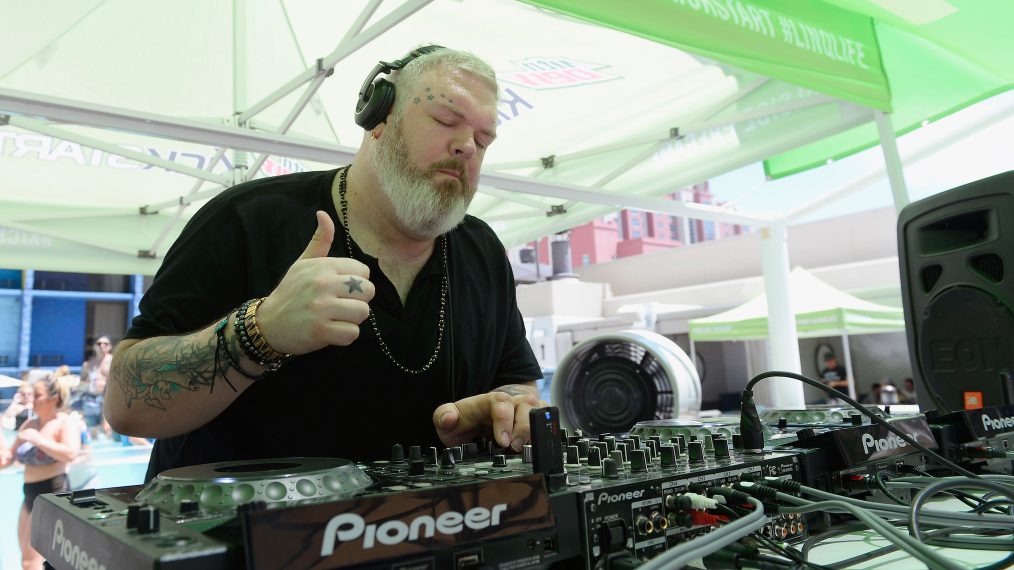 Kristian Nairn DJs at The POOL @ The LINQ