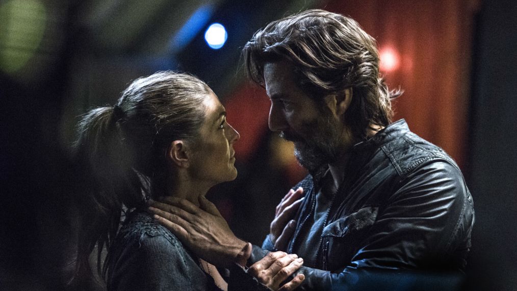 Paige Turco as Abigail Griffin and Henry Ian Cusick as Marcus Kane in The 100 - 'Stealing Fire'