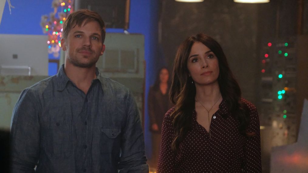 Matt Lanter as Wyatt Logan, Abigail Spencer as Lucy Preston in Timeless - Season 2 - 'The Miracle of Christmas Part II'