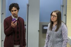 Rajesh Koothrappali (Kunal Nayyar) and Amy Farrah Fowler (Mayim Bialik) in Big Bang Theory