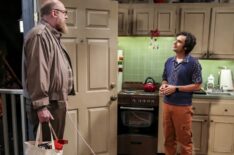 Bert (Brian Posehn) and Rajesh Koothrappali (Kunal Nayyar) in The Big Bang Theory - 'The Stockholm Syndrome'