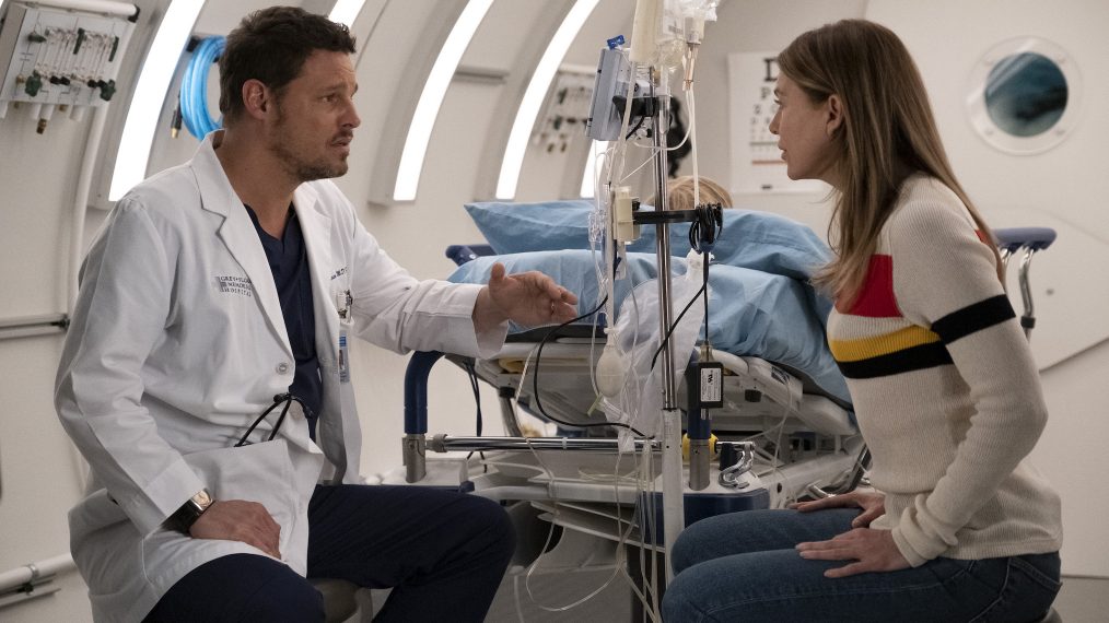 Justin Chambers as Alex Karev and Ellen Pompeo as Meredith Grey in Grey's Anatomy