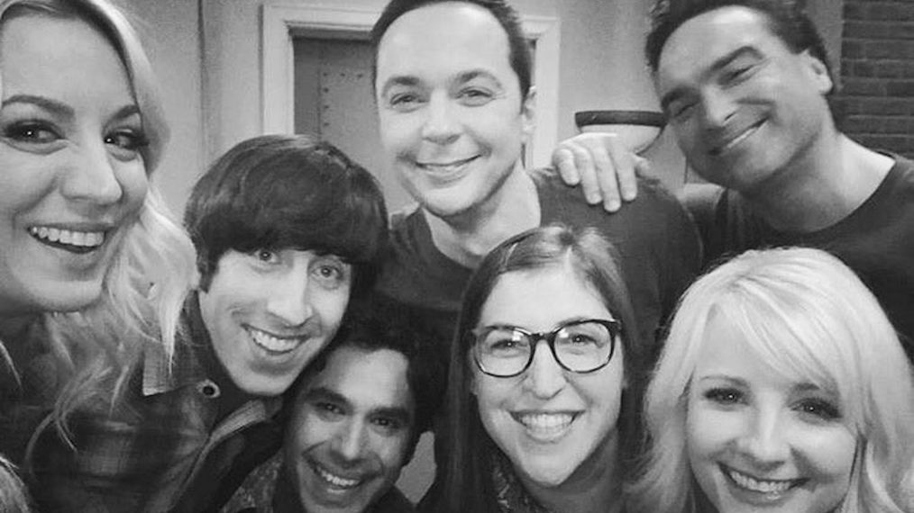 specifikation Utrolig Et kors See the 'Big Bang Theory' Cast at the Emotional Final Episode Taping  (PHOTOS)