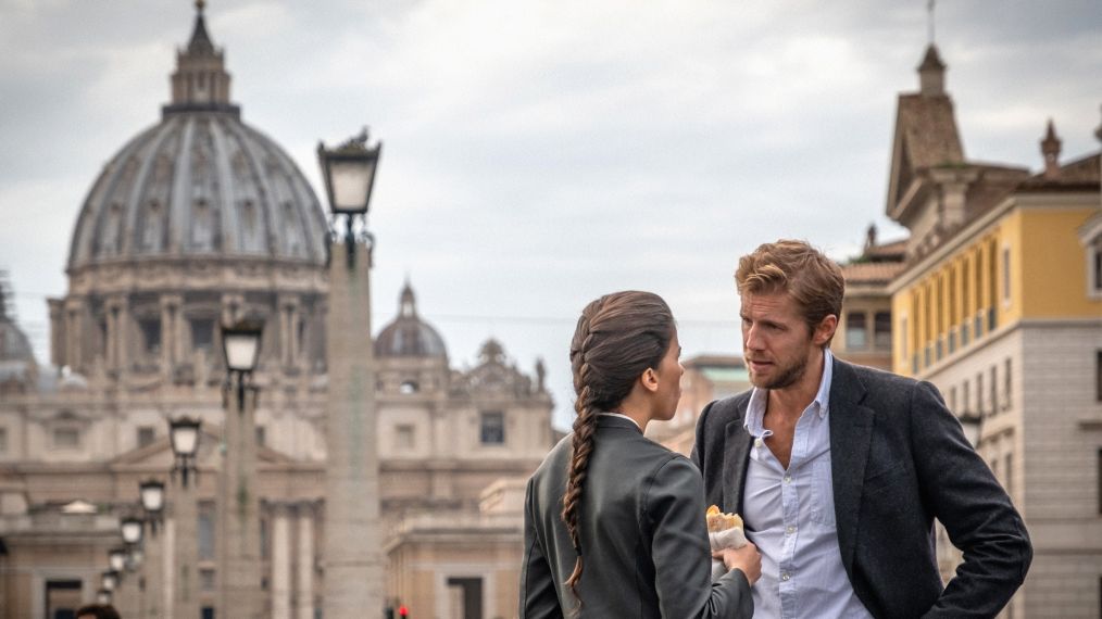 Sofia Pernas as Lexi Vaziri and Matt Barr as Danny McNamara in Blood & Treasure