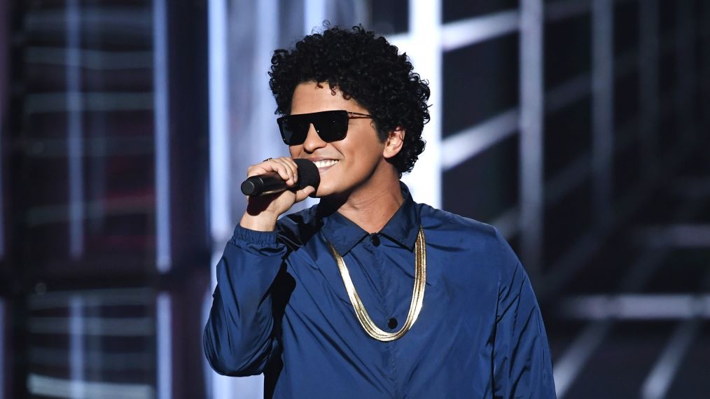 Bruno Mars performs at the 2018 Billboard Music Awards