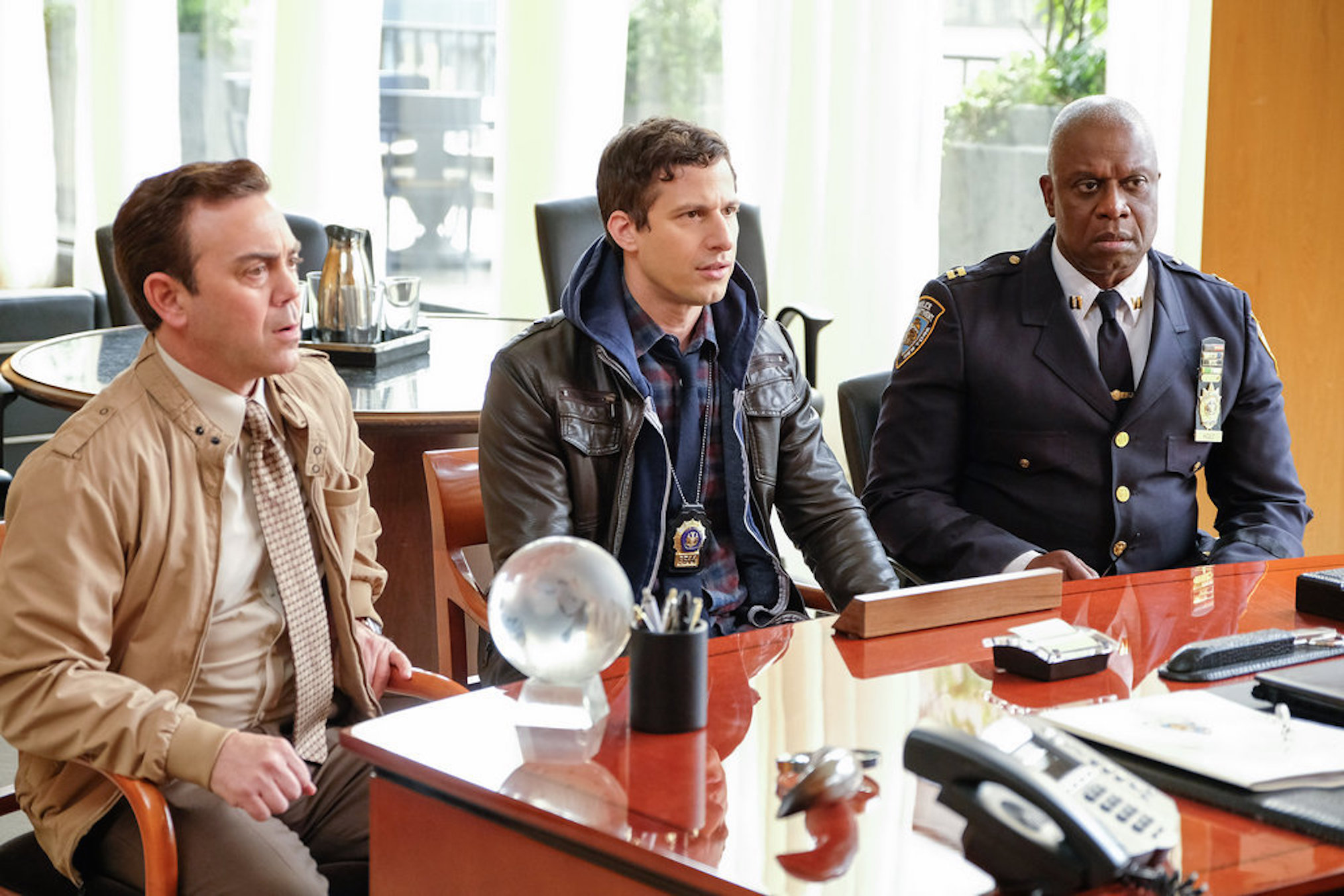 Бруклин 9 9 2021. Бруклин 9-9 (Brooklyn Nine-Nine) Джина ЛИНЕТТИ. Стервятник Бруклин 9-9. Бруклин 9 9 Бун