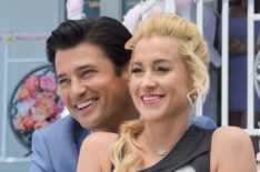 Wes Brown and Kellie Pickler in Wedding At Graceland