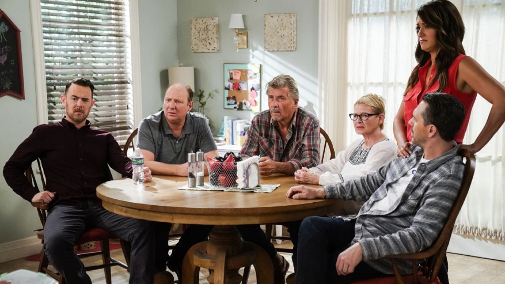 Life In Pieces - 'Sonogram Frog Rub Family' - Colin Hanks as Greg Short, Dan Bakkedahl as Tim Hughes, James Brolin as John Short, Dianne Wiest as Joan Short, Angelique Cabral as Colleen Brandon-Ortega, Thomas Sadoski as Matt Short