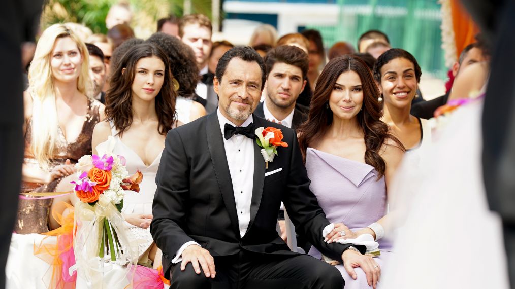 Denyse Tontz, Demian Bichir, Bryan Craig, Roselyn Sanchez in Grand Hotel