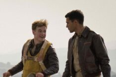 Graham Patrick Martin as Orr and Christopher Abbott as Yossarian in Catch 22