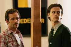 Criminal Minds - Reid (Matthew Gray Gubler) tries to talk with cult leader Benjamin Cyrus (Luke Perry)