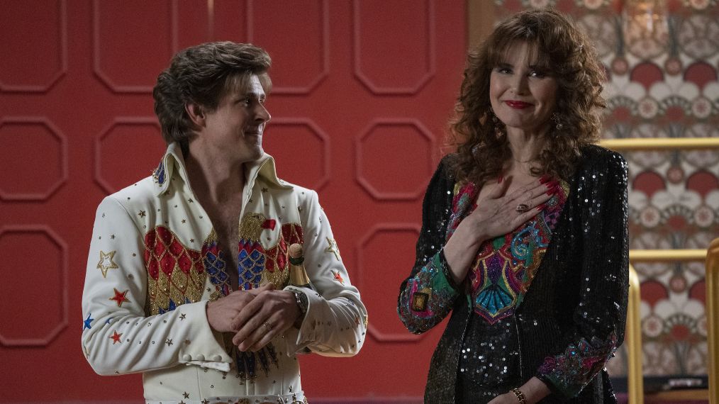 GLOW - Geena Davis guest stars in Season 3 as Sandy Devereaux St. Clair