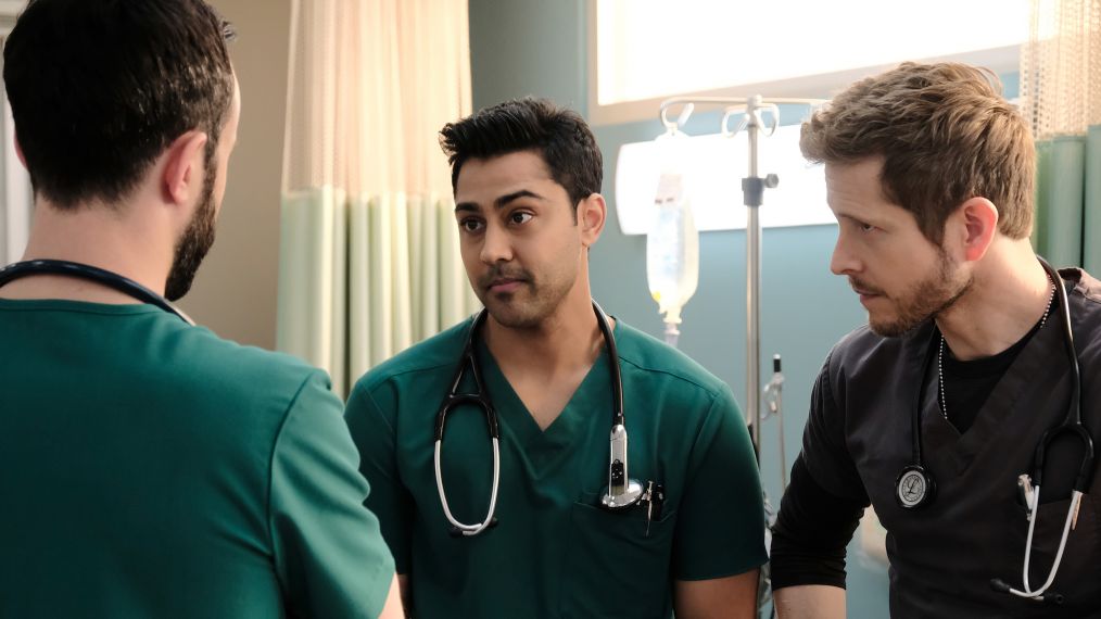 Manish Dayal and Matt Czuchry in the 'The Resident' - Unbefriended