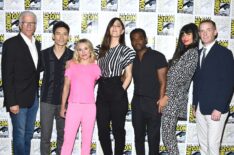 Ted Danson, Manny Jacinto, Kristen Bell, D'Arcy Carden, William Jackson Harper, Jameela Jamil and Marc Evan Jackson at the 2019 Comic-Con International - 'The Good Place' Photo Call