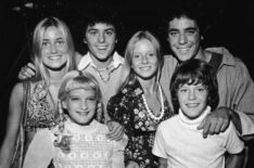 The kids of the 'Brady Bunch' - 100th episode cake - Maureen McCormick, Eve Plumb, Susan Olsen, Barry Williams, Christopher Knight, Mike Lookinland