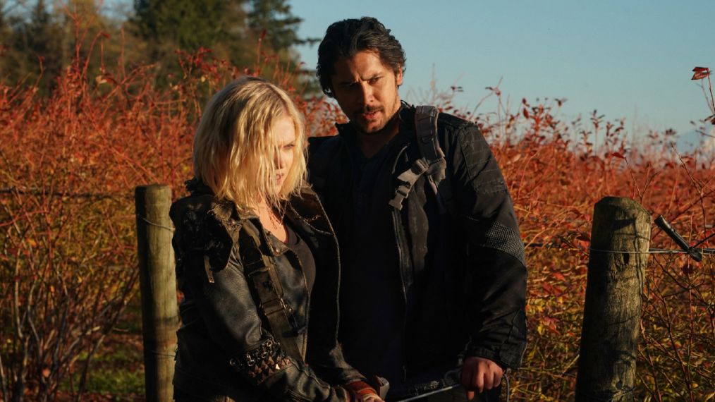 Eliza Taylor as Clarke and Bob Morley as Bellamy in The 100 - 'The Old Man and the Anomaly'