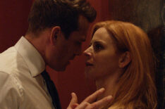 Gabriel Macht as Harvey Specter, Sarah Rafferty as Donna Paulsen in Suits - Season 8