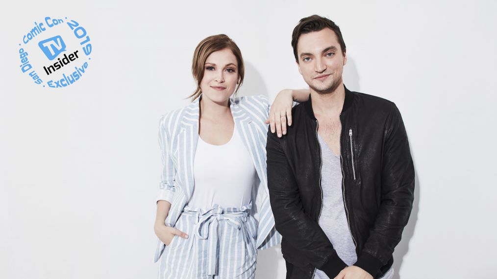 'The 100's Eliza Taylor & Richard Harmon on 'Tough' Clarke, Survivor Murphy & More (VIDEO)