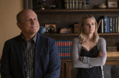 Enrico Colantoni as Keith Mars and Kristen Bell as Veronica Mars in Veronica Mars - 'Gods of War'