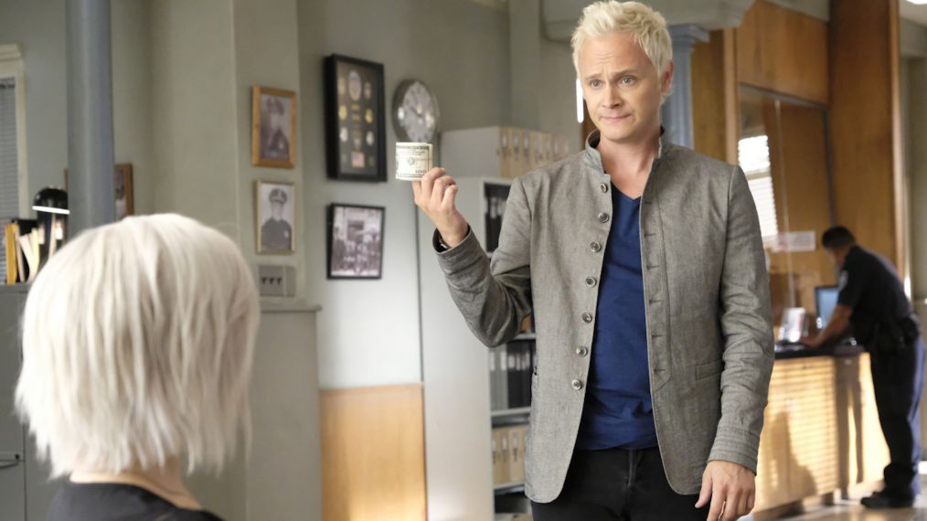 iZombie - Thug Death - Rose McIver as Liv and David Anders as Blaine