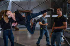 Caity Lotz behind the scenes of Legends of Tomorrow -- Ep 407 -- 'Hell No, Dolly'
