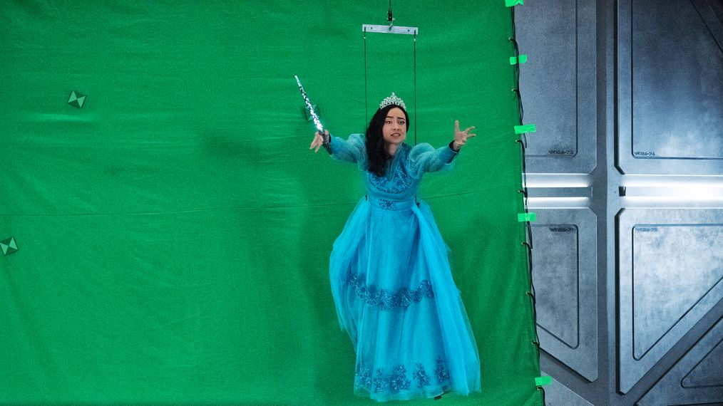 Courtney Ford behind the scenes of DC Legends of Tomorrow - 'Terms of Service'