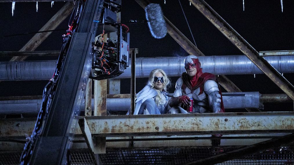 Dove (Minka Kelly) and Hawk (Alan Ritchson) in Titans