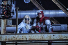 Dove (Minka Kelly) and Hawk (Alan Ritchson) in Titans
