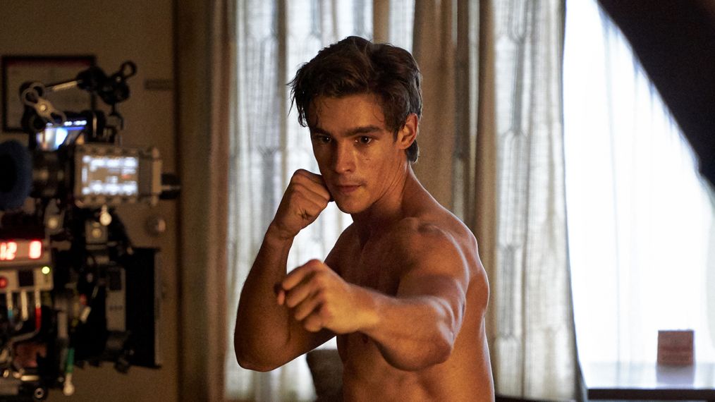 Brenton Thwaites shooting a scene in Titans