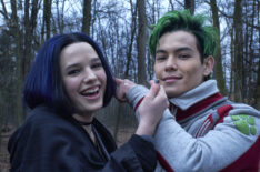 Teagan Croft and Ryan Potter of Titans behind the scenes