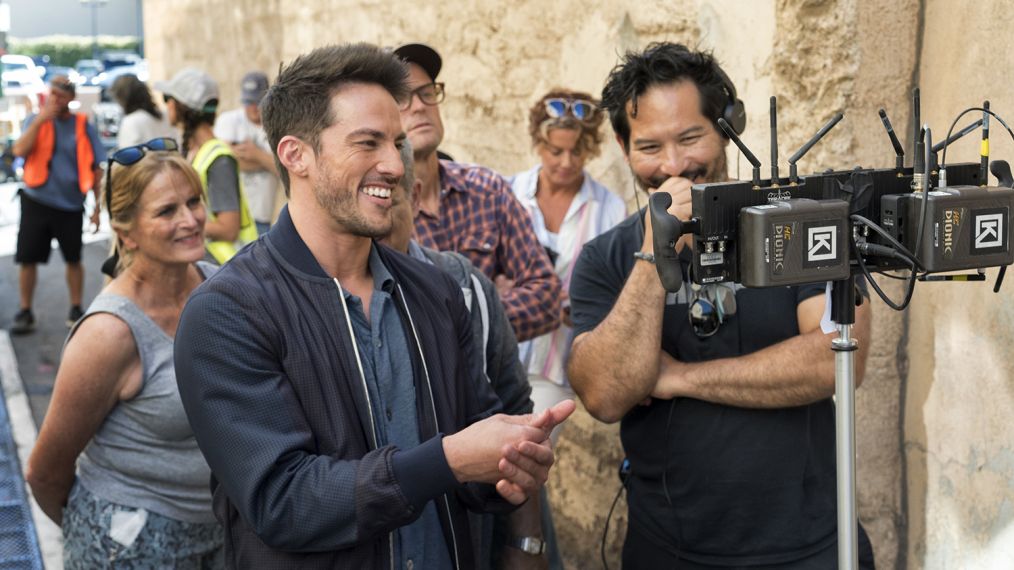Michael Trevino and director Geoff Shotz behind the scenes of Roswell - 'Tearin' Up My Heart'