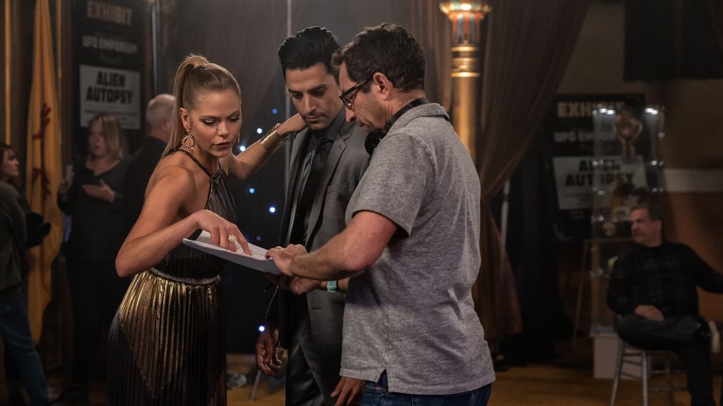 Lily Cowles and Karan Oberoi behind the scenes of Roswell - 