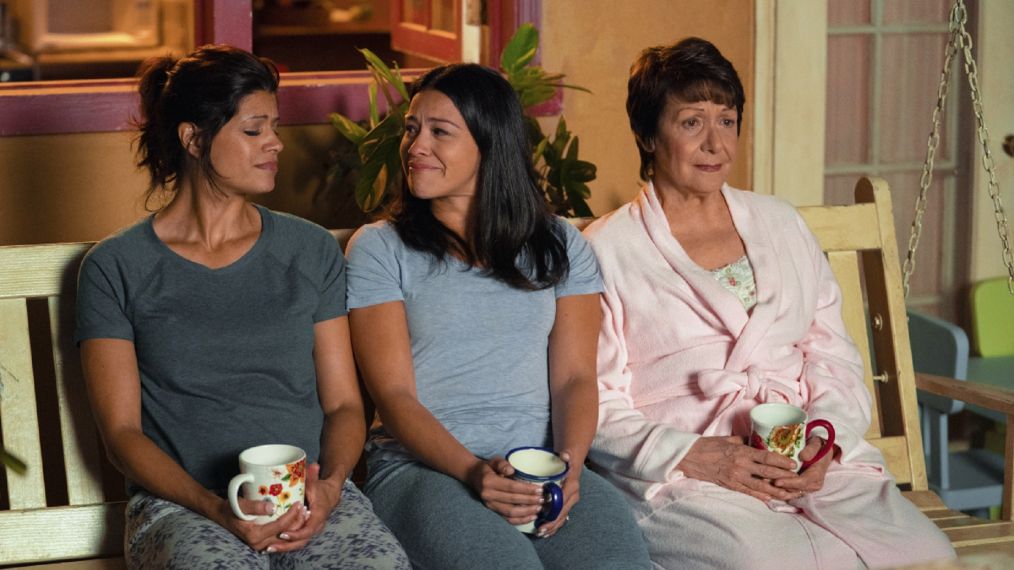 Jane The Virgin - 'Chapter One Hundred' - Andrea Navedo as Xo, Gina Rodriguez as Jane, and Ivonne Coll as Alba