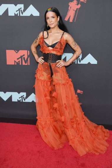 Halsey attends the 2019 MTV Video Music Awards