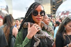 H.E.R. with snake at 2019 MTV Video Music Awards - Red Carpet
