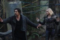 Bob Morley as Bellamy and Eliza Taylor as Clarke in The 100 - 'Ashes to Ashes'