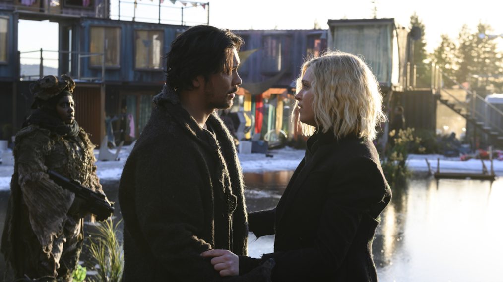 Bob Morley as Bellamy and Eliza Taylor as Clarke in The 100 - 'The Blood of Sanctum'
