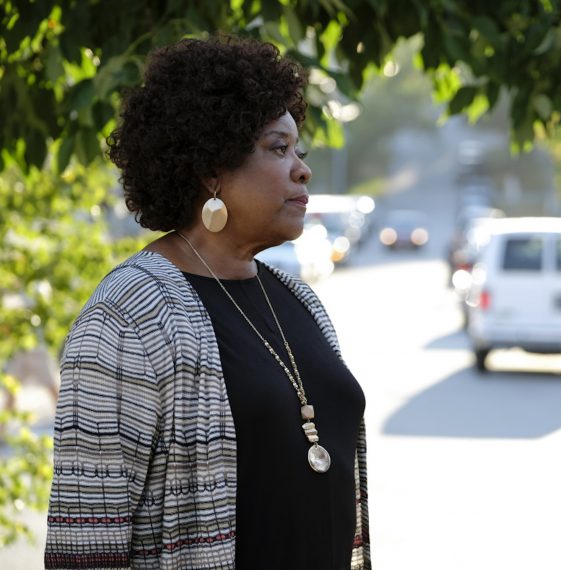 Loretta Devine as Missouri and Kim Rhodes as Jody Mills in Supernatural - 'Patience'