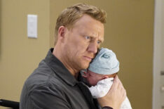 Kevin McKidd holding a baby in Grey's Anatomy