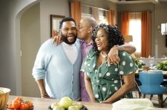 'black-ish' EP Teases Pops in Love, Updates on Junior's College Plans & More