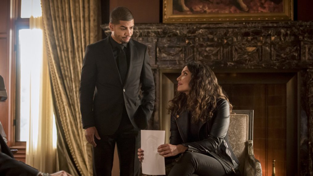 Rick Gonzalez as Rene Ramirez/Wild Dog and Juliana Harkavy as Dinah Drake/Black Canary in Arrow - 'Starling City'