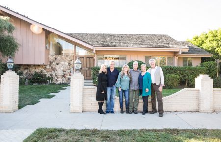 Brady Bunch cast: (left to right) Maureen McCormack / Marsha Brady, Christopher Knight / Peter Brady, Susan Olsen / Cindy Brady, Mike Lookinland / Bobby Brady, Eve Plumb / Jan Brady & Barry Williams / Greg Brady in front of the original Brady home in Studio City, CA, as seen on A Very Brady Renovation.