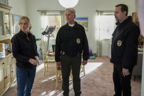 Emily Wickersham as NCIS Special Agent Eleanor "Ellie" Bishop, Mark Harmon as NCIS Special Agent Leroy Jethro Gibbs, Sean Murray as NCIS Special Agent Timothy McGee in NCIS - 'Wide Awake'