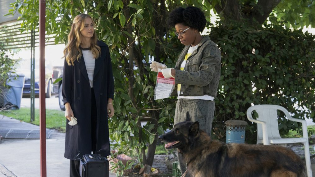 Emily Wickersham as NCIS Special Agent Eleanor 'Ellie' Bishop, Diona Reasonover as Forensic Scientist Kasie Hines in NCIS - Institutionalized