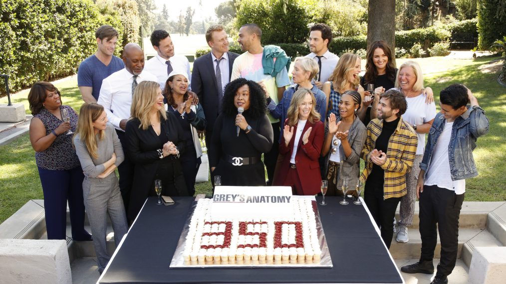 CHANDRA WILSON, ELLEN POMPEO, JAMES PICKENS JR., CHRIS CARMACK, JUSTIN CHAMBERS, DEBBIE ALLEN (EXECUTIVE PRODUCER), KRISTA VERNOFF (EXECUTIVE PRODUCER), SHONDA RHIMES (CREATOR/EXECUTIVE PRODUCER), KEVIN MCKIDD, JESSE WILLIAMS, BETSY BEERS (EXECUTIVE PRODUCER), KAREY BURKE  (PRESIDENT, ABC ENTERTAINMENT), KIM RAVER, GIACOMO GIANNIOTTI, CAMILLA LUDDINGTON, KELLY MCCREARY, JAKE BORELLI, LINDA KLEIN (CO-EXECUTIVE PRODUCER), ALEX LANDI