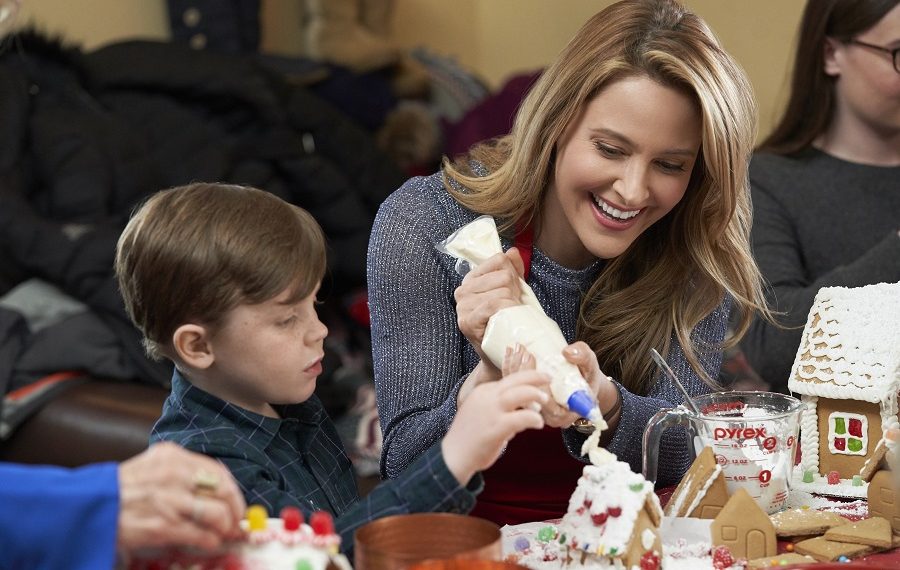 Christmas Wishes and Mistletoe Kisses - Jill Wagner as Abbey Fuller decorating gingerbread house