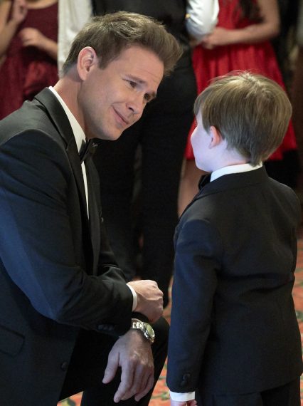 Matthew Davis in Christmas Wishes and Mistletoe Kisses