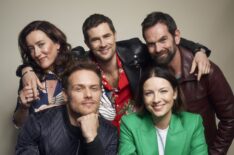 Maria Doyle Kennedy, Sam Heughan, David Berry, Caitriona Balfe, and Duncan Lacroix of 'Outlander' pose for a portrait during 2019 New York Comic Con