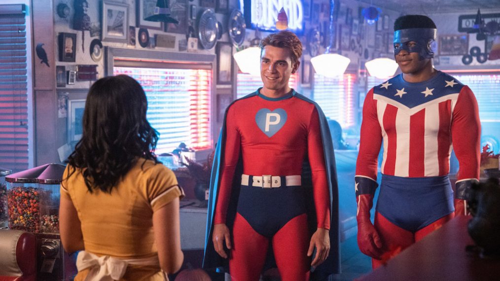 Costumes, Unwanted Visitors & a Haunting in 'Riverdale's Halloween Episode (PHOTOS)